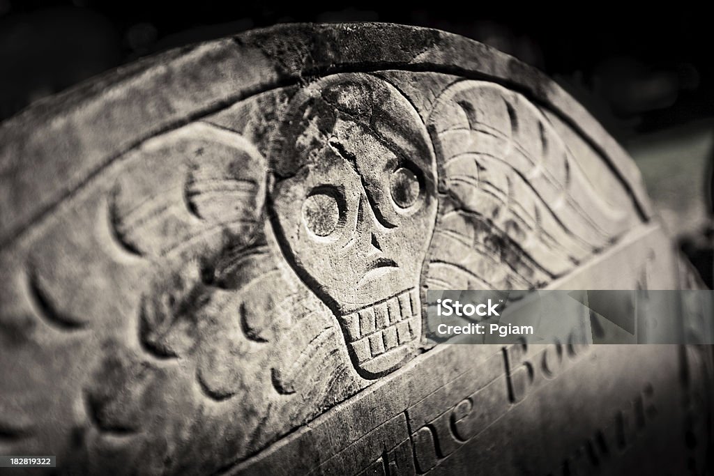 Crâne headstone - Photo de Antihygiénique libre de droits