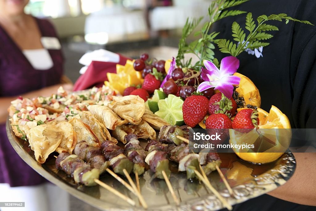 Plateau de hors-d'œuvre - Photo de Hors-d'oeuvre ou entrée libre de droits