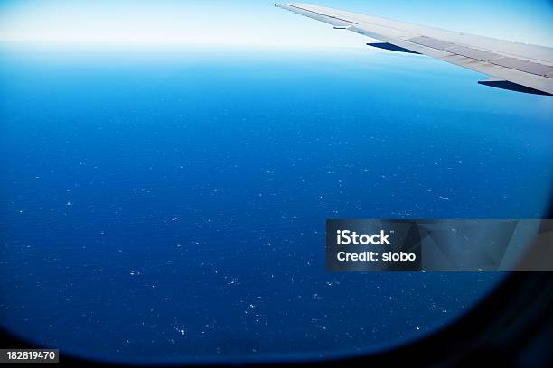 Más Profundo Mar Azul Foto de stock y más banco de imágenes de Agua - Agua, Ala de avión, Avión