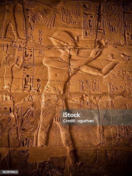 Hieroglyphic - Fotografias de stock e mais imagens de Antigo - Antigo, Arcaico, Arqueologia