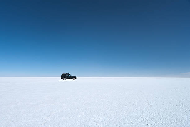 istock 4WD on Salar de Uyuni, Altiplano Bolivia 182819977