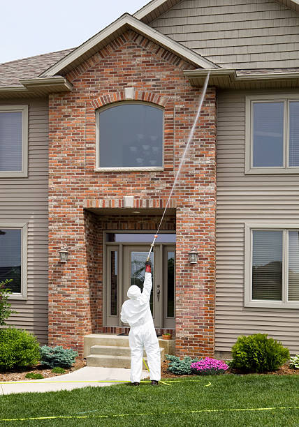 istock Pest Control Worker Spraying the Entry of a 2-Story Home 182820119