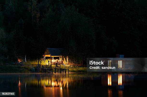 Pavillon Am See Stockfoto und mehr Bilder von Gartenlaube - Gartenlaube, Lichtquelle, Nacht