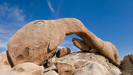 Arch Rock granite rock formation, Joshua Tree National Park, California, USA.