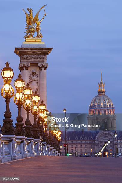 Pont Alexandre Iii Ao Anoitecer - Fotografias de stock e mais imagens de Anoitecer - Anoitecer, Ao Ar Livre, Arquitetura