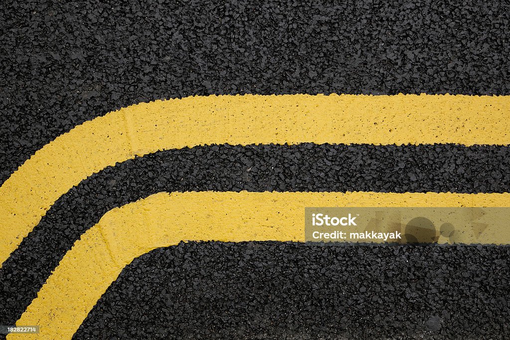Doppio giallo linee - Foto stock royalty-free di Asfalto