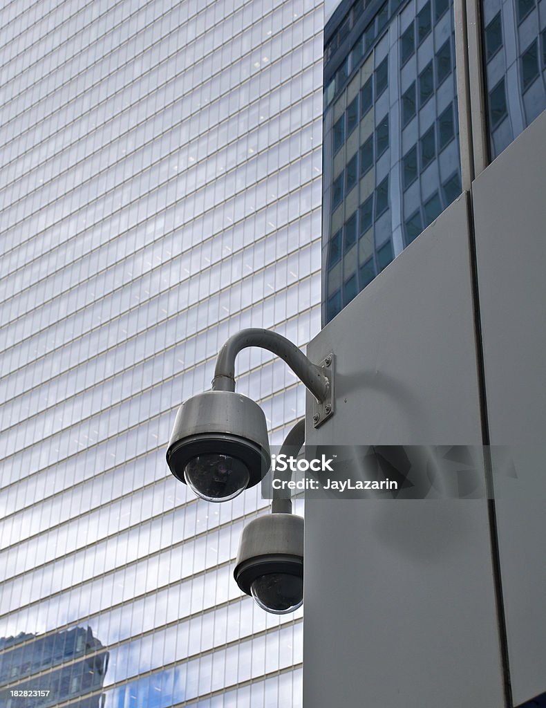 CCTV-große Videokameras Blick auf plaza, New York - Lizenzfrei Aufnahme von unten Stock-Foto