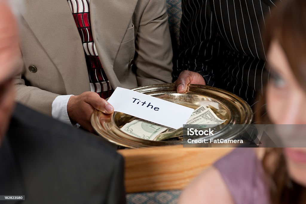 Tithe e oferecendo - Foto de stock de Igreja royalty-free