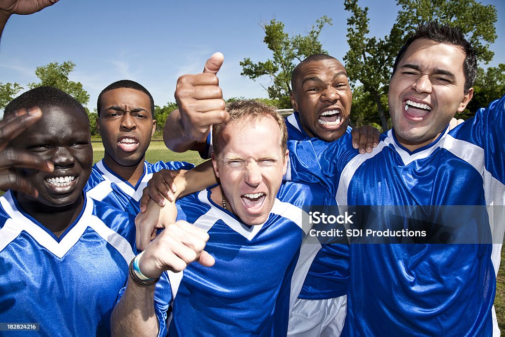 Begeistert Fußball-Team nach einem Sieg - Lizenzfrei Afrikanischer Abstammung Stock-Foto