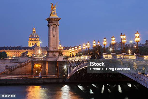 Pont Alexandre Iii I Les Invalides W Nocy - zdjęcia stockowe i więcej obrazów Bez ludzi - Bez ludzi, Fotografika, Francja