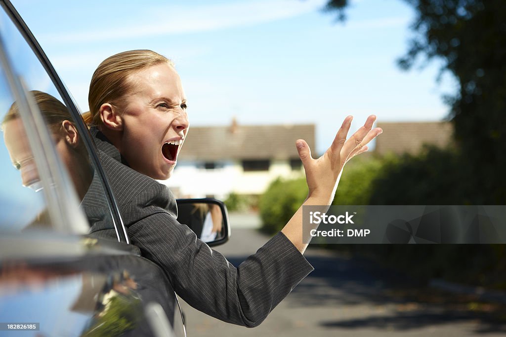 Irritado Empresária em carro gritar com outro controlador - Royalty-free Conduzir Foto de stock