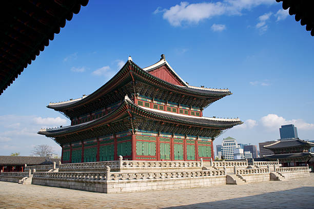 istock Gyeongbokgung Palace 182826361