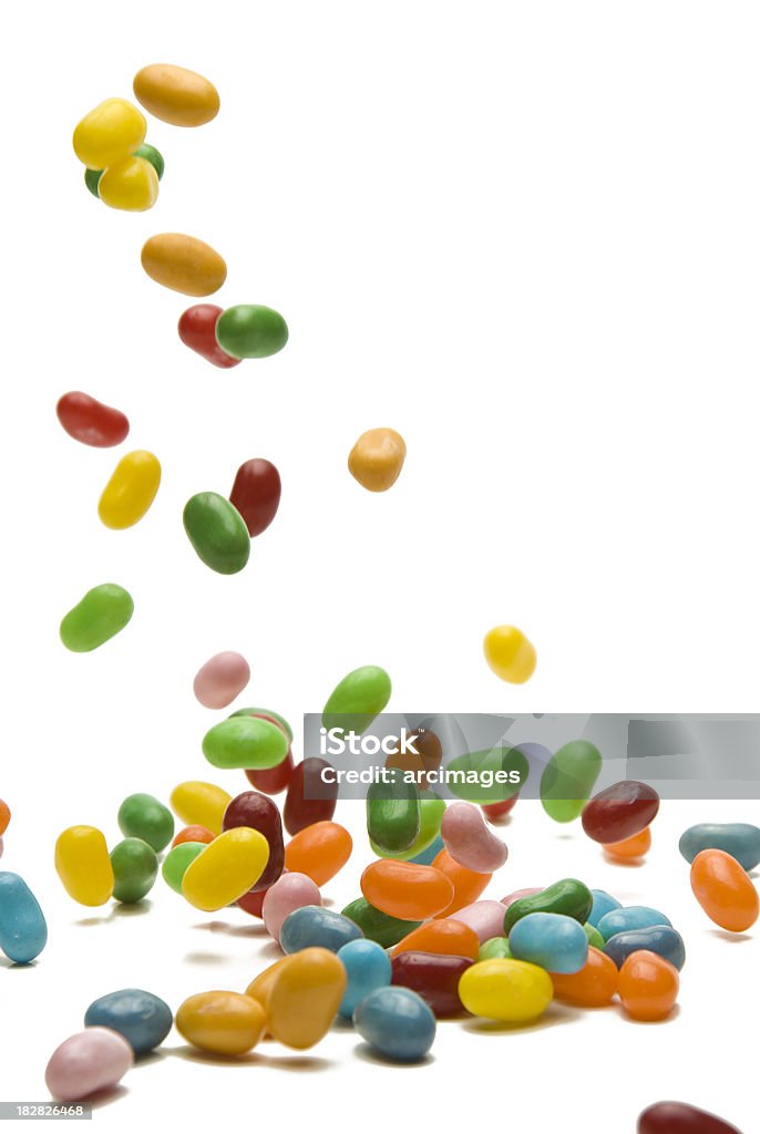 Spadające jelly Bean pionowe - Zbiór zdjęć royalty-free (Żelek w kształcie fasolki)