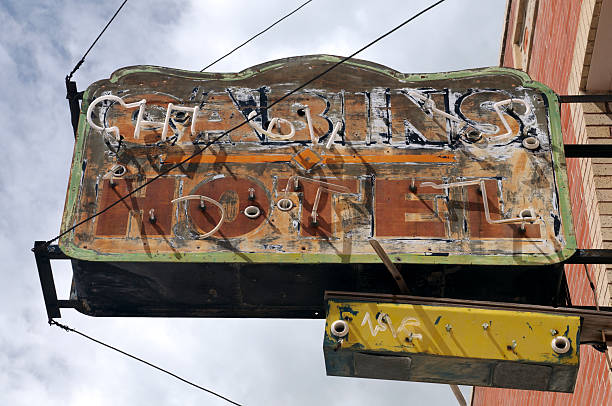 istock Classic Derelict Neon Cabins and Motel Sign 182827702
