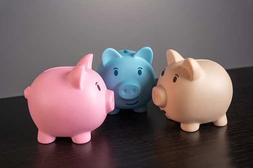 The piggy banks whisper and gossip. News and events in the economy. Cashbacks and earnings. Deposits and good savings conditions.