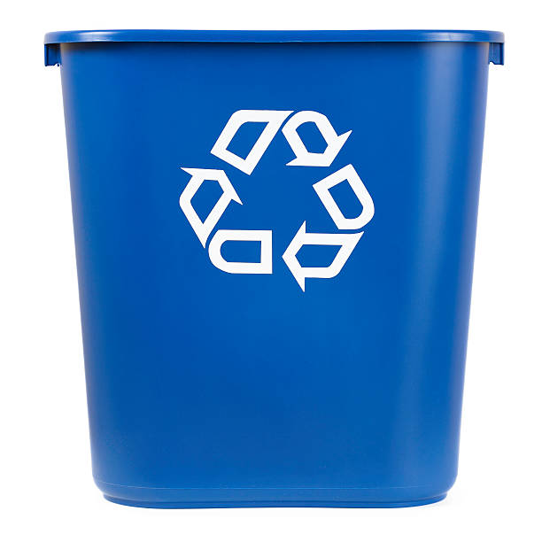 isolierte blau recycling bin - müllbehälter stock-fotos und bilder