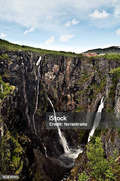 Voringfossen - Fotografias de stock e mais imagens de Vøringfossen - Vøringfossen, Cascata, Condado de Hordaland