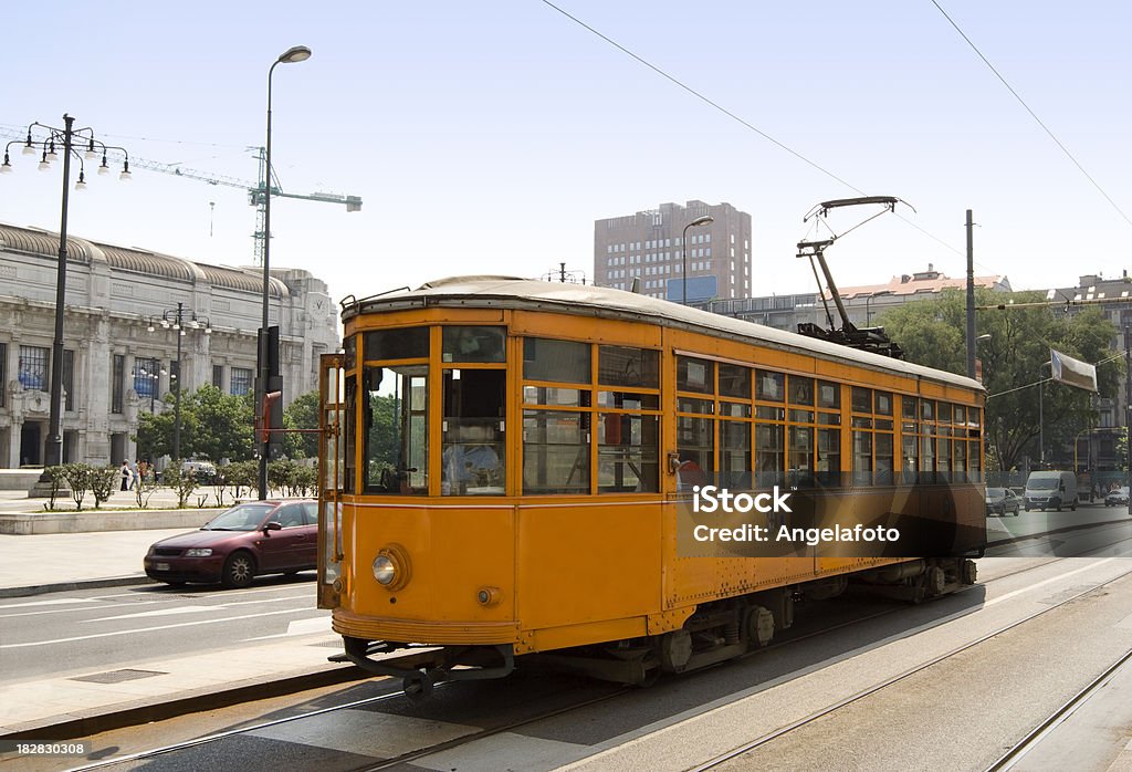 Stary tramwaju w Mediolan, Włochy - Zbiór zdjęć royalty-free (Tramwaj linowy)