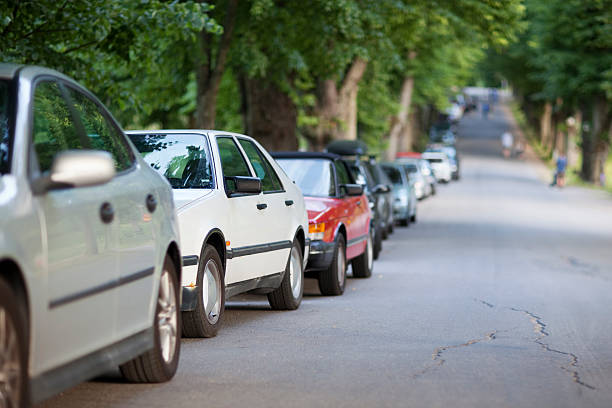 Parken Auf öffentlichen Straßen Vor Grundstück 86.600+ Fotos, Bilder und lizenzfreie Bilder zu Auto Parken Straße - iStock