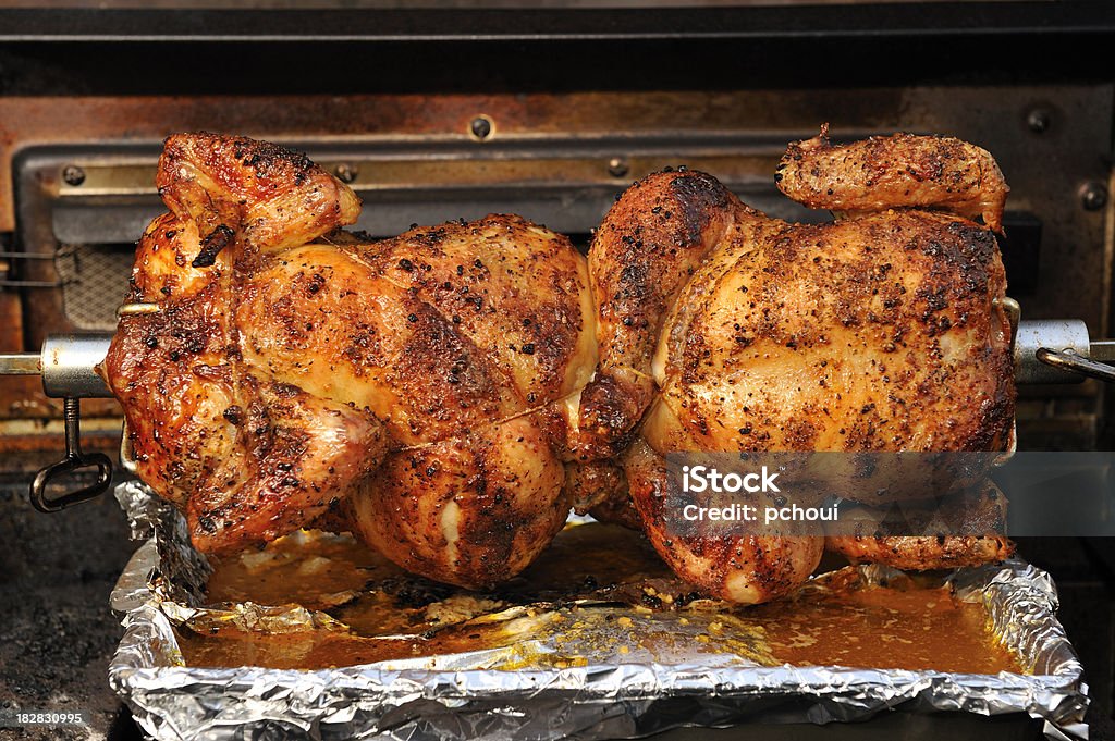 Pollo a la barbacoa, malvaviscos jack, asado al pincho, parrilla al aire libre con cocina casera - Foto de stock de Pollo libre de derechos