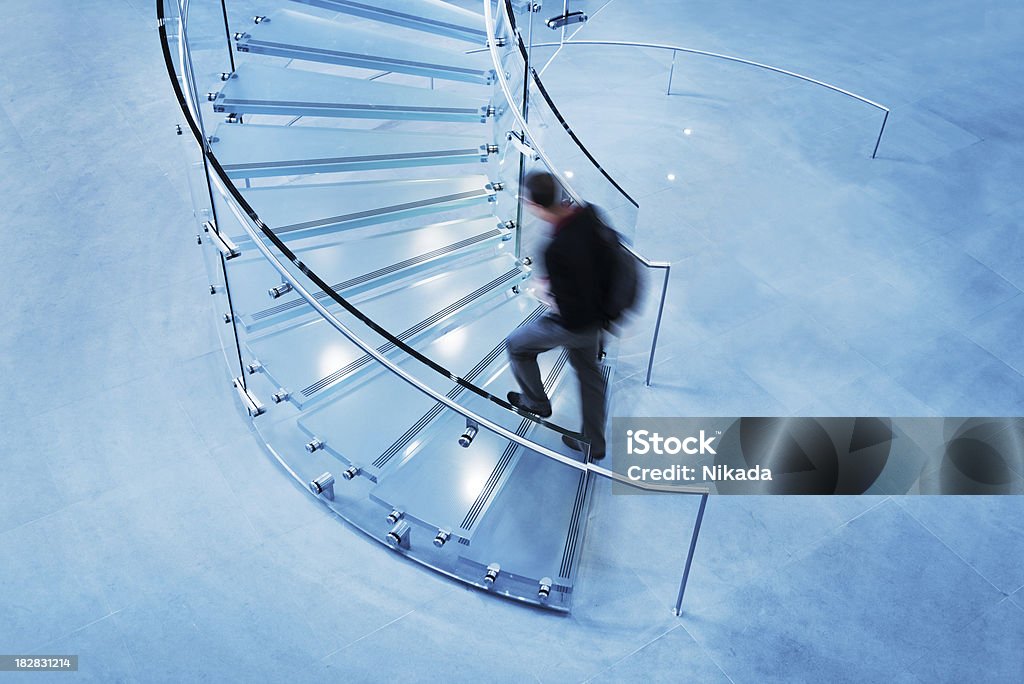 Современные стеклянная лестница - Стоковые фото Лестница роялти-фри