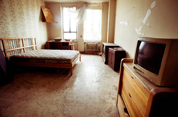 istock Abandoned hospital room 182831540