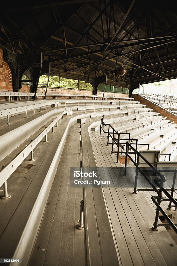 Tribuna in un campo da baseball - Foto stock royalty-free di Baseball