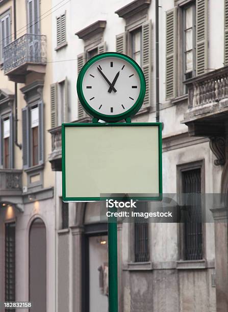 Relógio De Rua - Fotografias de stock e mais imagens de Relógio - Relógio, Sinal em branco, Anoitecer