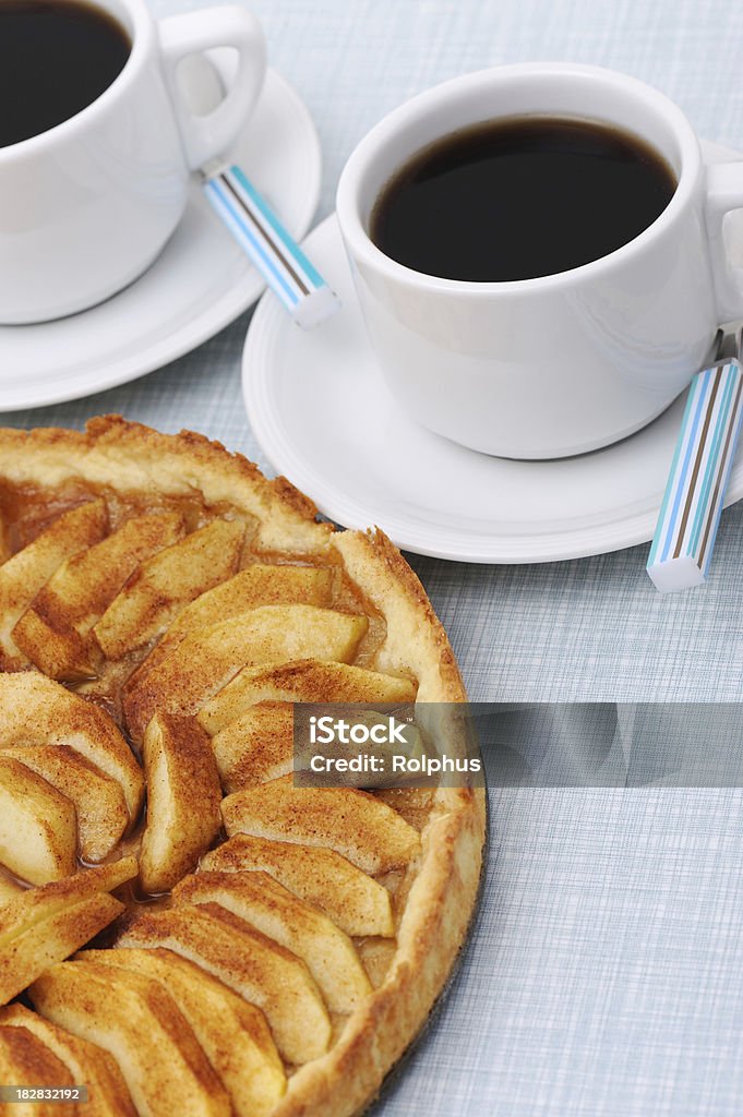 Ciasto Ciasto z jabłkami z kubki - Zbiór zdjęć royalty-free (Kawa - napój)