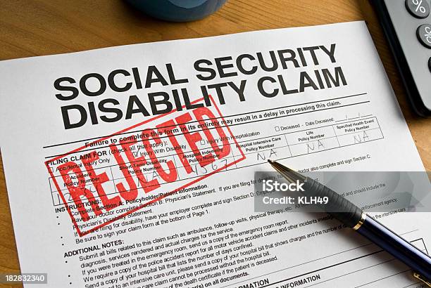 Ubezpieczenia Społeczne Niepełnosprawności - zdjęcia stockowe i więcej obrazów Ubezpieczenie społeczne - Ubezpieczenie społeczne, Czerwony, Dokument