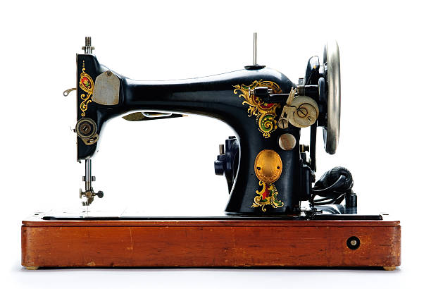 máquina de costura antiga isolada no branco - sewing machine sewing sewing item needle - fotografias e filmes do acervo