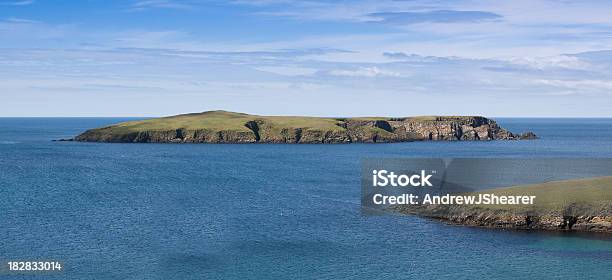 Isola Di Shetland - Fotografie stock e altre immagini di Acqua - Acqua, Ambientazione esterna, Cielo