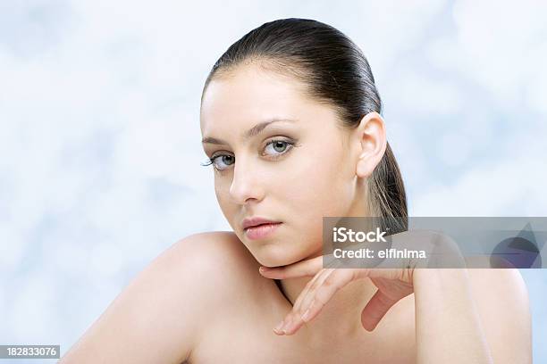 Bellezza Naturale - Fotografie stock e altre immagini di 20-24 anni - 20-24 anni, Adulto, Beautiful Woman