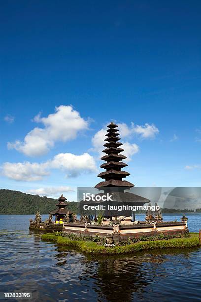Photo libre de droit de Pura Ulu Danau Bratan Bedugal Bali banque d'images et plus d'images libres de droit de Antique - Antique, Architecture, Asie