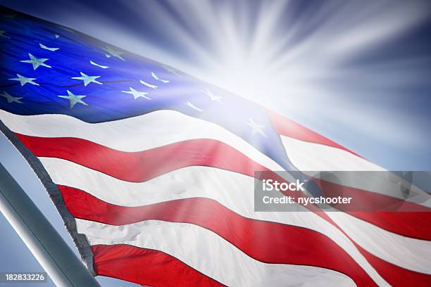Foto de Sunrise Eua e mais fotos de stock de Bandeira Norte-Americana - Bandeira Norte-Americana, Nascer do sol, Contraluz