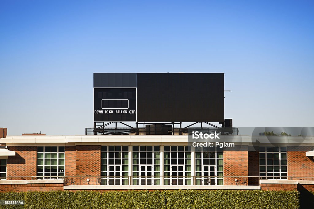 Juego de reloj sobre un campo - Foto de stock de Estadio libre de derechos