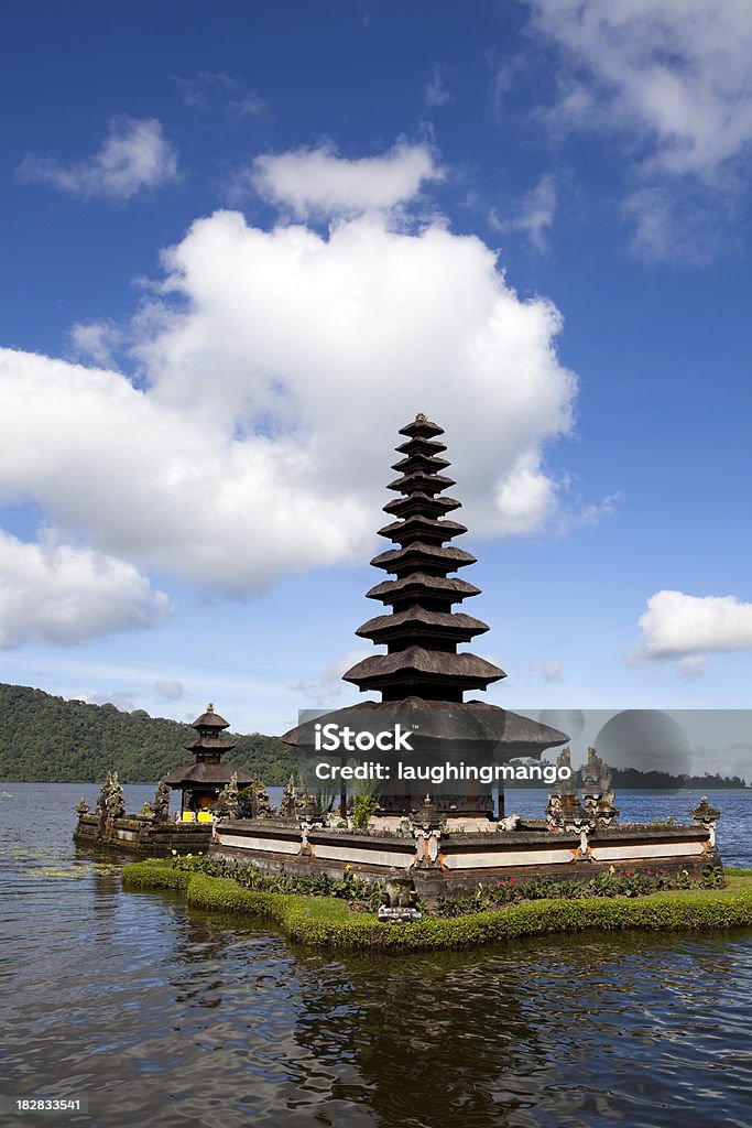 De Pura Ulu Danau Bratan Bedugal Bali - Foto de stock de Agua libre de derechos