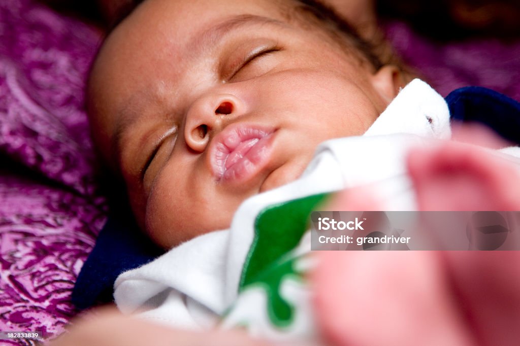 Spanie dziecka chłopiec - Zbiór zdjęć royalty-free (0 - 11 miesięcy)