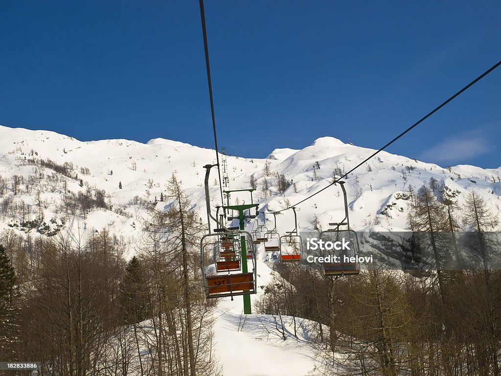 Ski dans les montagnes - Photo de Activité de loisirs libre de droits