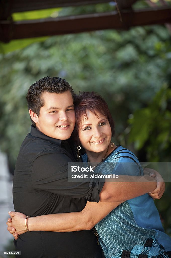 Belle mère et son fils - Photo de Adolescence libre de droits