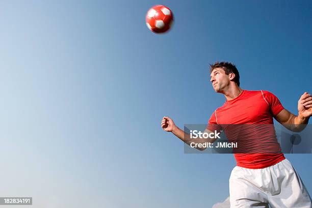 Fußballheader Stockfoto und mehr Bilder von Aktiver Lebensstil - Aktiver Lebensstil, Aktivitäten und Sport, Athlet