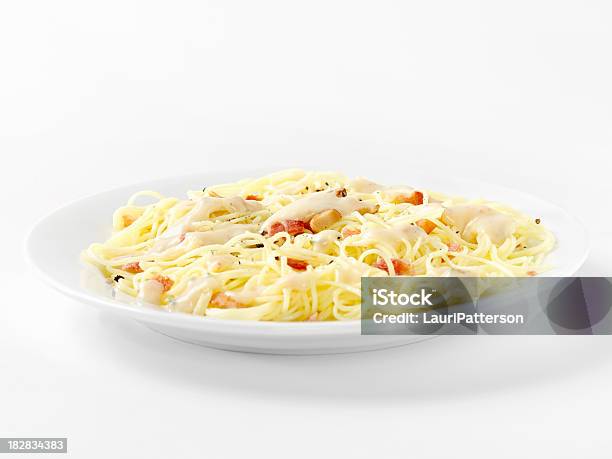 パスタカルボナーラパルメザンチーズのクリームソース添え - クリームのストックフォトや画像を多数ご用意 - クリーム, 食用茸, おかず系