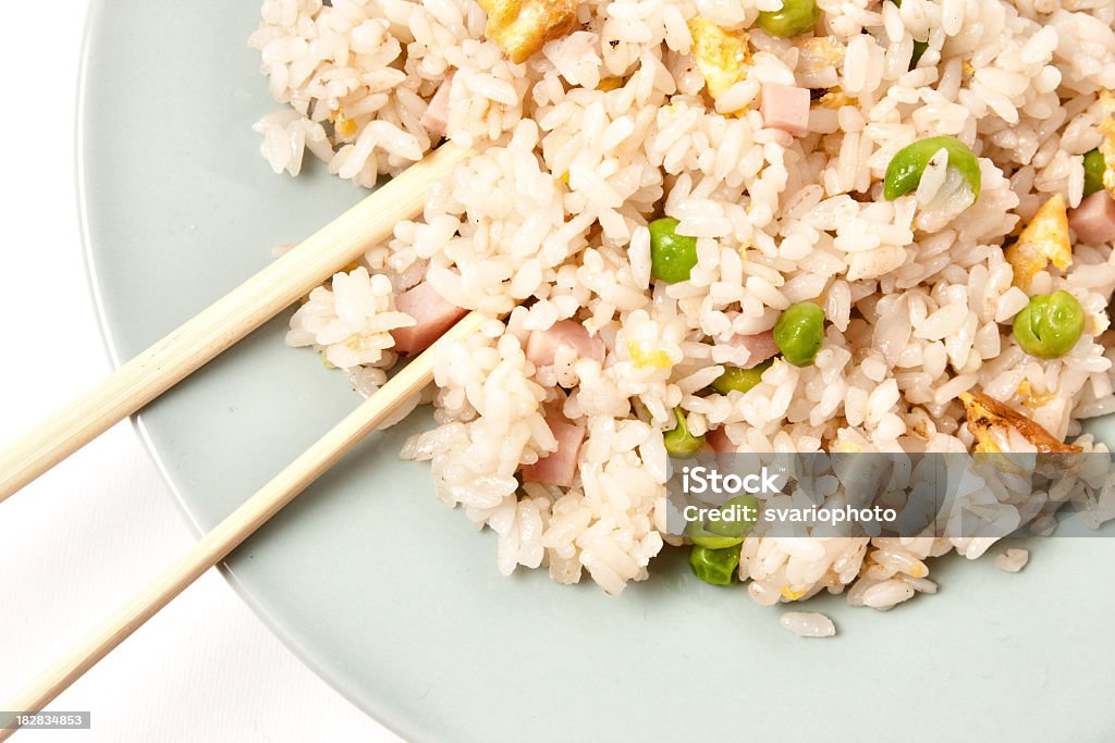 Di riso con verdure e uova - Foto stock royalty-free di Risotto