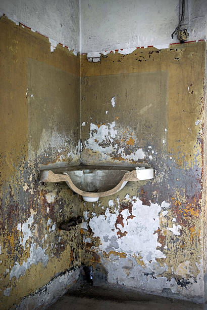 istock Crushed porcelain sink in old  fort 182835137
