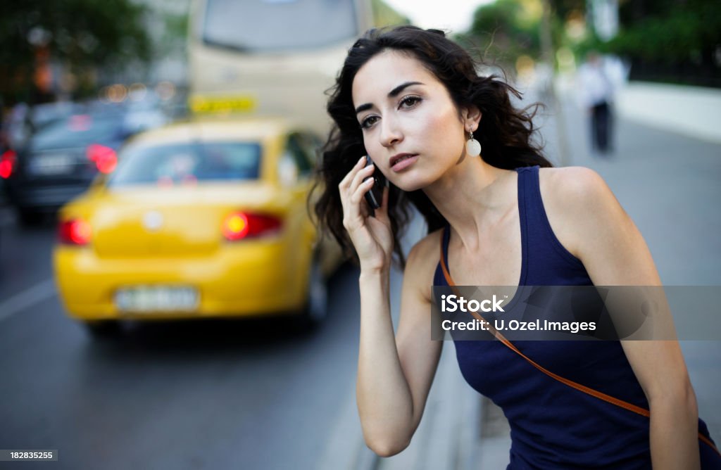 Suchen Sie ein Taxi - Lizenzfrei Abwarten Stock-Foto