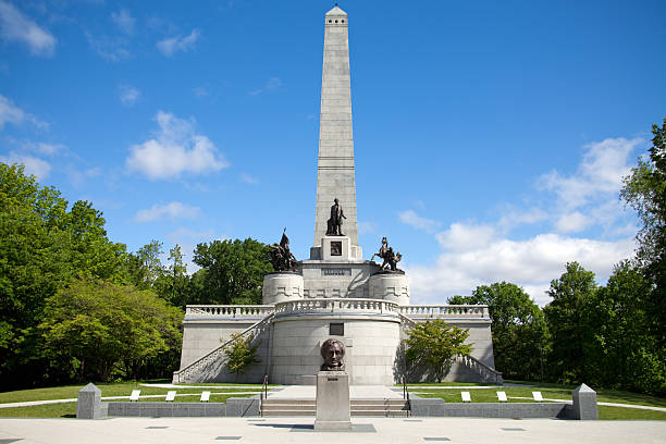 Springfield Illinois - Abraham Lincoln Tomb "Lincoln's tomb and monument in Springfield, Illinois." springfield illinois stock pictures, royalty-free photos & images