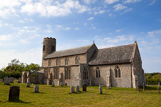 igreja e churchyard roughton - built structure church flint stone imagens e fotografias de stock