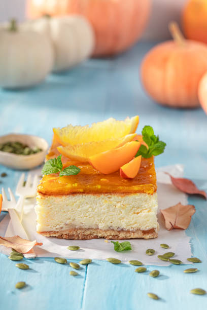 sernik dyniowy na słodko z pomarańczami i kajmakiem. - healthy eating cake halloween seed zdjęcia i obrazy z banku zdjęć