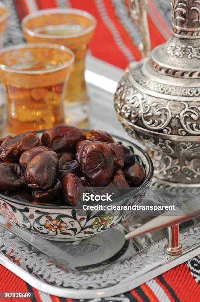 As Datas E Chá Para Ramadão - Fotografias de stock e mais imagens de Arábia - Arábia, Tâmara, Catar