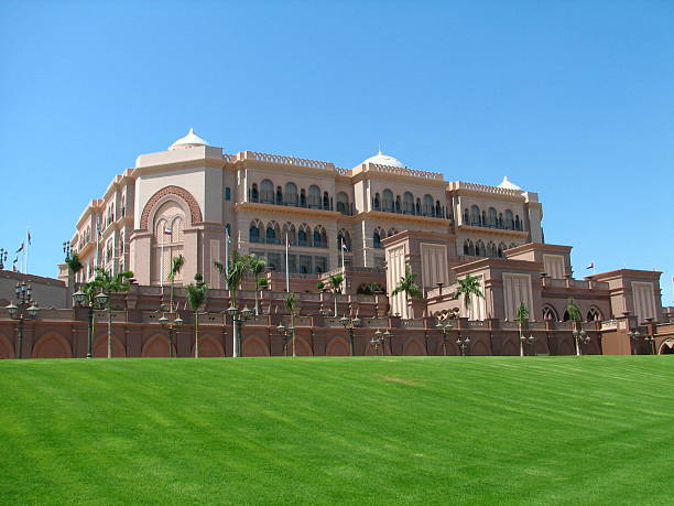 emirates palace hotel abu dhabi - emirates palace hotel foto e immagini stock